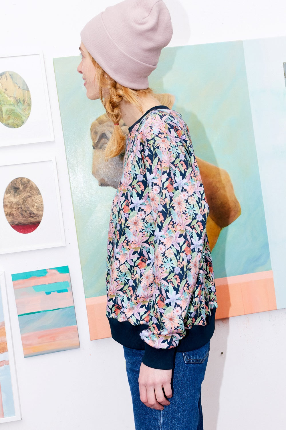 Women organic cotton sweatshirt.